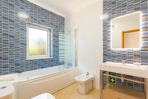 Ancora seaside apartment with pool