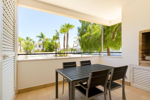 Ancora seaside apartment with pool