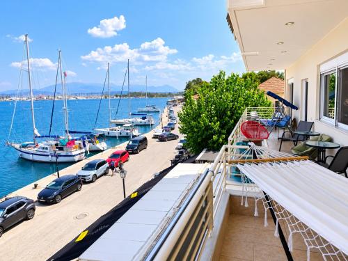 AB Preveza Apartments-15 Meters Over the Sea Attic & Alexander's the Great Executive Suite