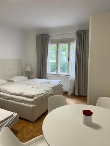 Bright & Modern City Apartments - Close to Center