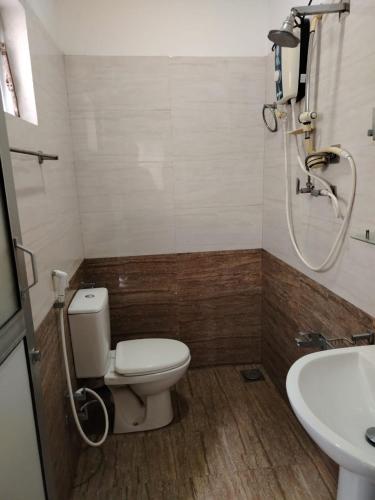a bathroom with a toilet and a sink at Sathkara Guest House in Anuradhapura