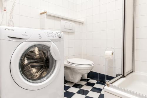 Welcoming 2BR & 1LR Budget Apartment well connected Ideal for Long stays