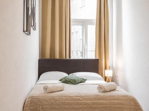 Welcoming 2BR & 1LR Budget Apartment well connected Ideal for Long stays