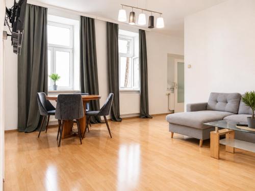 Welcoming 2BR & 1LR Budget Apartment well connected Ideal for Long stays