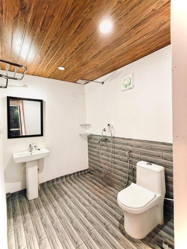 a bathroom with a toilet and a sink at Omkar Beach Bungalow in Agonda