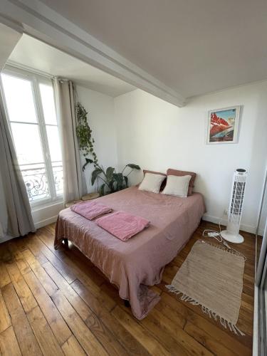 Montmartre duplex with rooftop & panoramic views