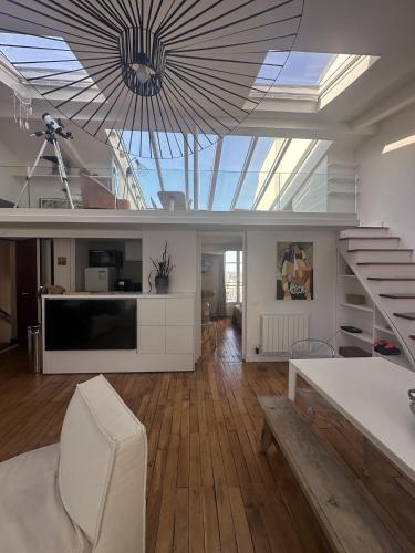 Montmartre duplex with rooftop & panoramic views