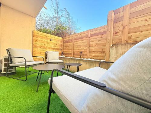 Le Cocon d'Argent, Terrace and Pool