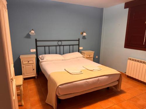 a bedroom with a bed with two towels on it at Casa Rural Villa Kora in El Burgo de Osma