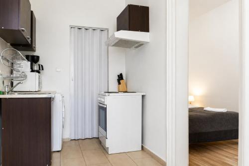 Amazing 1BR & 1LR Apartment Prime Location for Long Stay