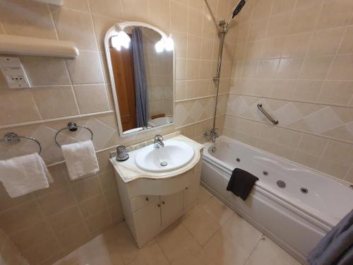 Ground Floor Laguna Golf Gem I Direct Pool & Garden Access