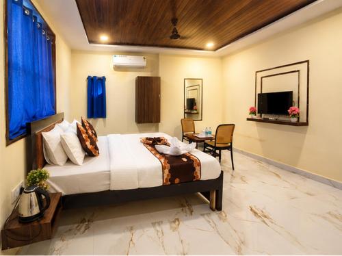 a hotel room with a bed and a table at Hotel Sky Palace Airport Zone in Hyderabad