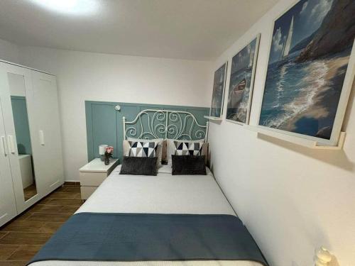 a bedroom with a large bed in a room at Suite Privada & Acogedora in Puerto del Rosario