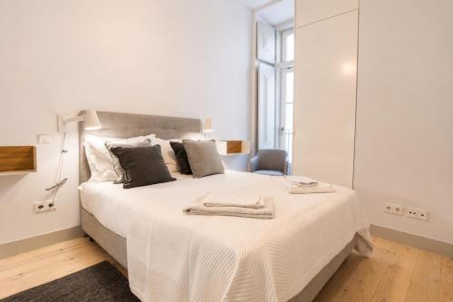 Charming Baixa 3BR with Balcony by LovelyStay