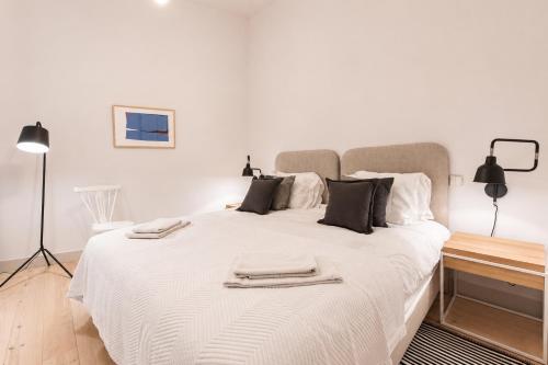 Charming Baixa 3BR with Balcony by LovelyStay