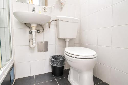 Affordable 1BR Apt Near Schönbrunn & Westbahnhof Great for Long Stays