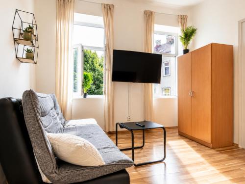 Affordable 1BR Apt Near Schönbrunn & Westbahnhof Great for Long Stays