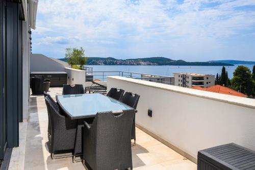 Brand new Lux apartment G & L with hot tub