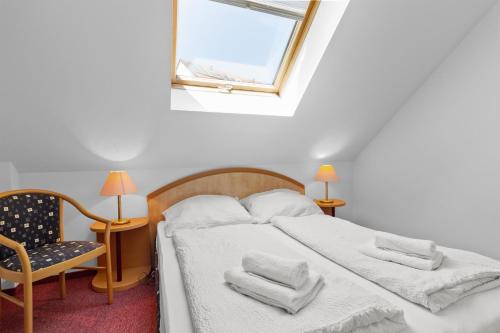 Gallery image of DAS BURGENNEST Chalet 2 - Familienchalet mit 2 Schlafzimmern - zu Fuß zur Sonnentherme in Lutzmannsburg