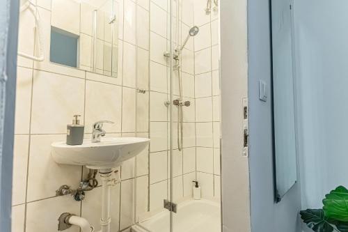 Stylish 1BR Apartment Near Schönbrunn & Westbahnhof Ideal for Longstays