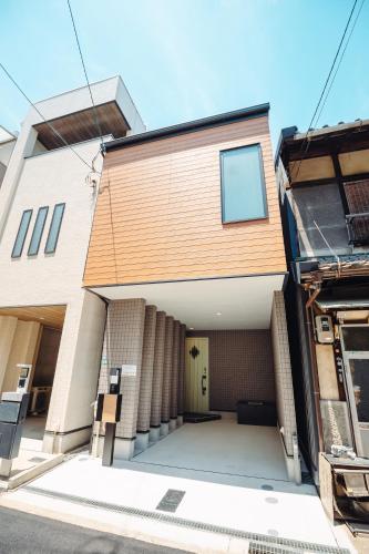 New! Direct access to Namba es-Maison今里 新深江駅徒歩2分 広々3LDK一棟貸切 大型駐車場付き 最大11名