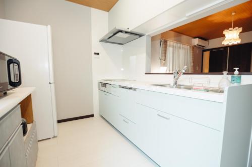 New! Direct access to Namba es-Maison今里 新深江駅徒歩2分 広々3LDK一棟貸切 大型駐車場付き 最大11名