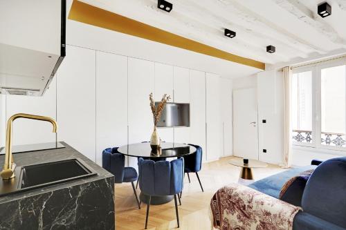 Pick A Flat's Apartment on Montorgueil - Rue des Petits Carreaux