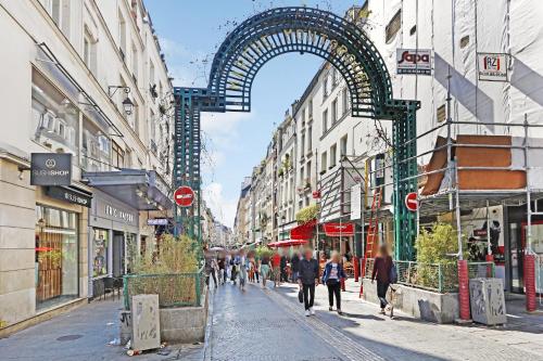 Pick A Flat's Apartment on Montorgueil - Rue des Petits Carreaux