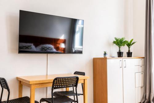 Beautiful 1BR Apartment by Westbahnhof Station Great for Longstays