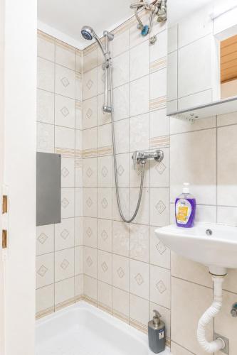 Beautiful 1BR Apartment by Westbahnhof Station Great for Longstays