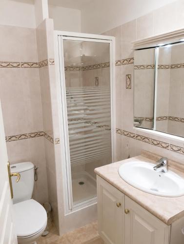 Appartement 2 chambres avec piscine, terrasses et parking à Nice