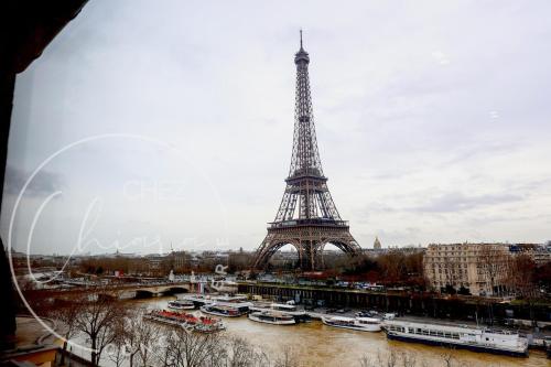 Eiffel Tower like a dream