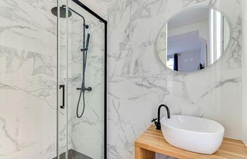 Pick A Flat's Apartment in Le Marais - Rue Saint Apoline