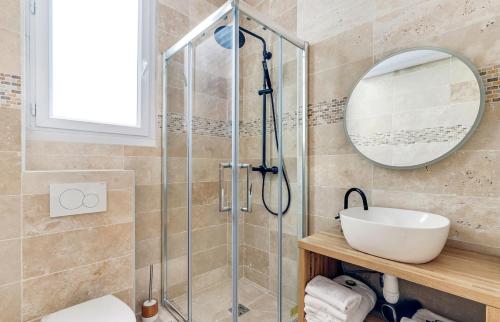 Pick A Flat's Apartment in Le Marais - Rue Saint Apoline