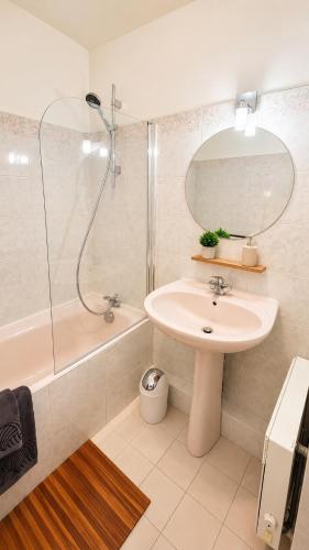 Appartement VUE MER Exceptionnelle PARKING Privé Menton Centre CLIM mobile