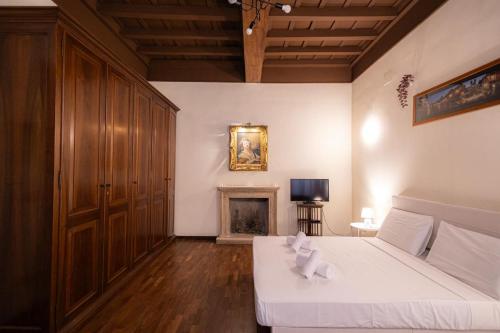 Trevi Heritage Loft, Modern and Roman Charm