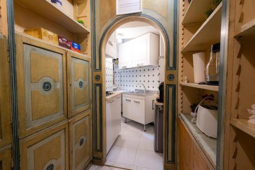 Trevi Heritage Loft, Modern and Roman Charm