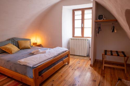 a bedroom with a bed in an attic with a window at Gîte agnès 2/3 personnes in Laval-du-Tarn