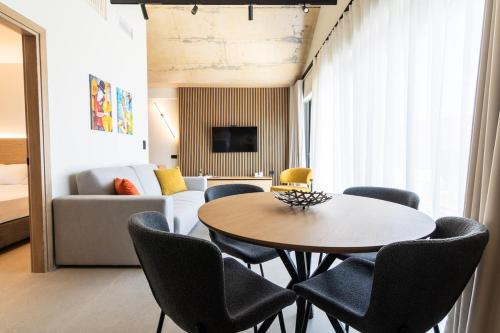 Olive Suite 401