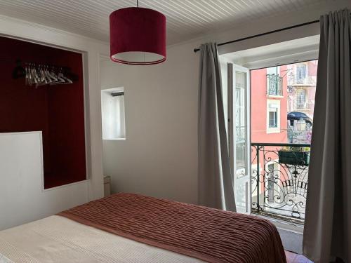 Alfama Summer Balcony Cozy in Historic Heart