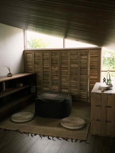 a room with a ottoman in the middle of a room at Yên homestay in Phan Rang–Tháp Chàm