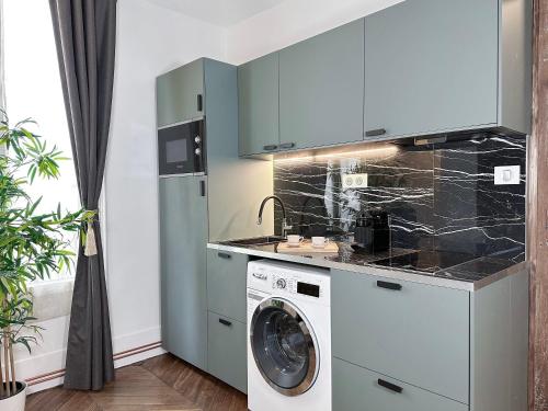 Sumptuous flat with lift near Opera