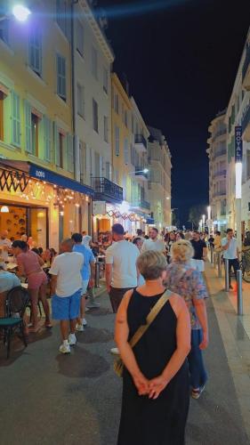 140m of palace of festival#Croisette#beach#city centre Cannes#Palace#aircondition#free WiFI#Private#elevator#terras