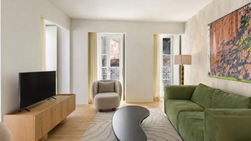 Spacious 1-bedroom Apartment with City Views