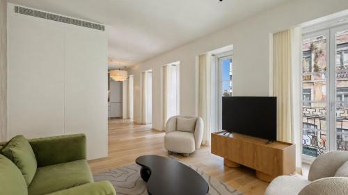 Spacious 1-bedroom Apartment with City Views
