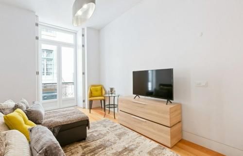 Spacious 1 Bedroom Apartment near Baixa