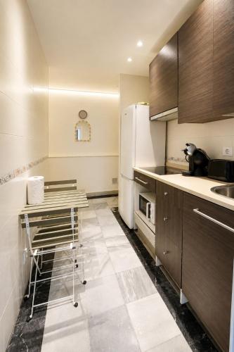Junto a calle Alcalá, con terraza privada