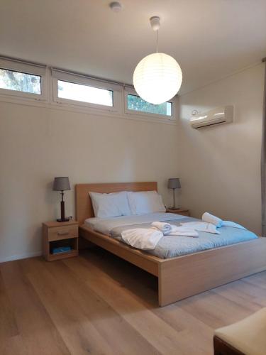 Vouliagmeni Apartment Opposite The Margi