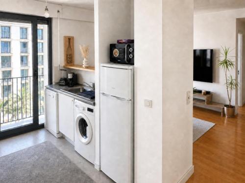 2 Bedroom Central Lisbon Apartment Near Graça-Alfama-Baixa-Rossio with Private Parking