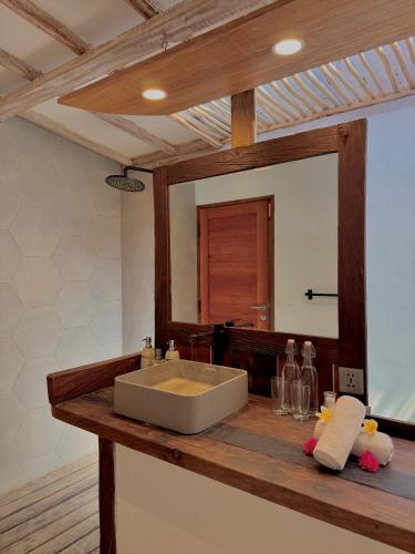 a bathroom with a sink and a mirror at Kalua Boutique Bungalows in Gili Trawangan